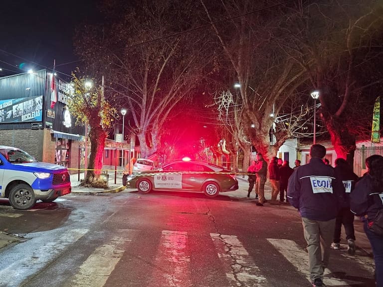 Asesinan a hombre de 21 años en Colina: lo acribillaron desde otro vehículo mientras conducía