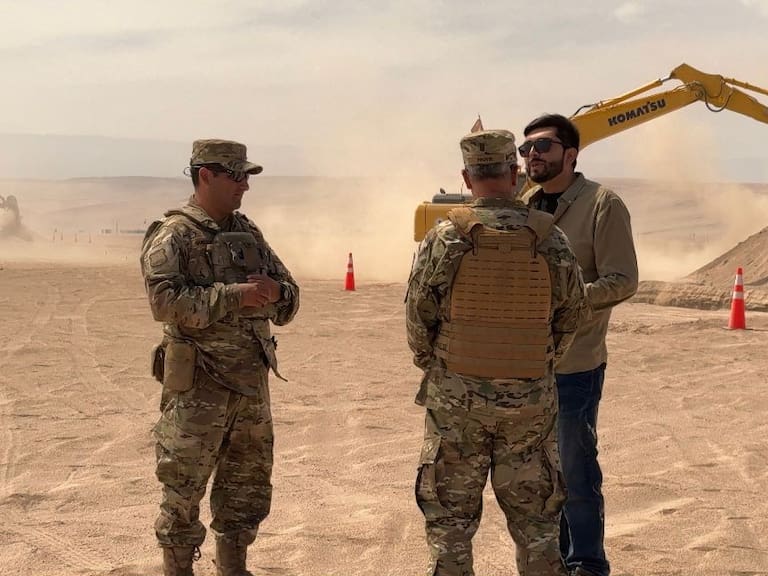 Así avanza la construcción de zanja en el norte de Chile