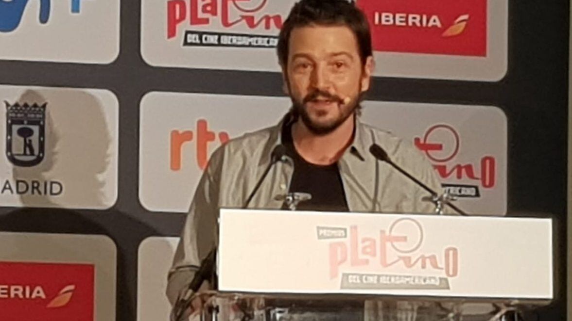 Diego Luna por el premio platino de honor