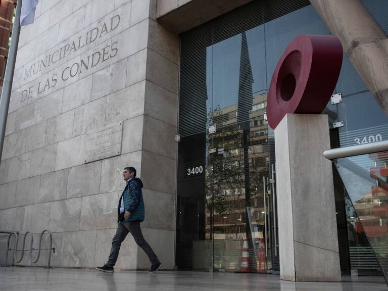 Contraloría abre nuevo flanco en Las Condes por millonarias transferencias «sin destino»