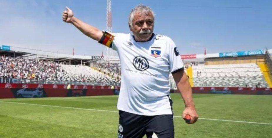 Carlos Caszely es lapidario con Lucero por dejar a Colo Colo: "De rodillas tendrá que pedir disculpas"