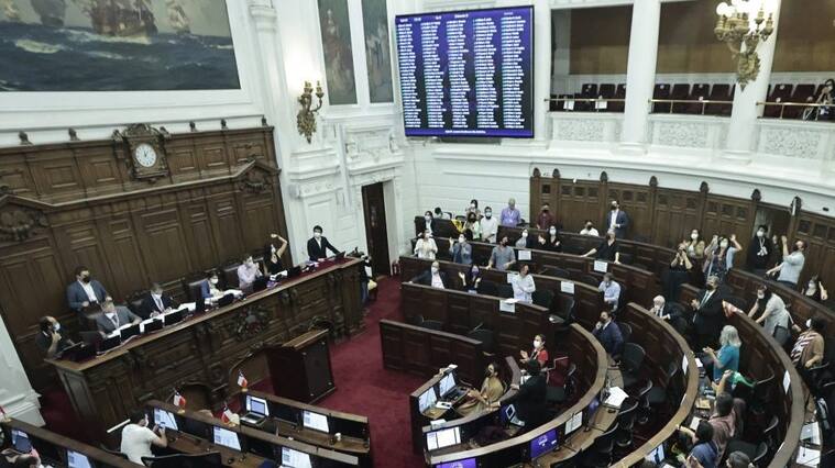 15 de Febrero 2022/SANTIAGODeliberaciones de las iniciativas de norma constitucional durante la sesion de pleno N° 55 de la Convención Constitucional.
FOTO: KARIN POZO /AGENCIAUNO