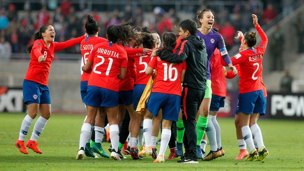 Chile's women's National football team players celebrate after defeating Argentina's and coming in Second place in the Women's Copa America match at La Portada stadium in Serena, Chile on 22 April, 2018. - Chile qualified for the women World Cup France 2019. (Photo by CLAUDIO REYES / AFP)        (Photo credit should read CLAUDIO REYES/AFP via Getty Images)