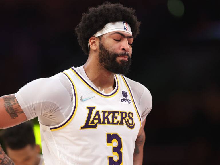 Los Lakers están a cuatro partidos del mayor fracaso de su historia