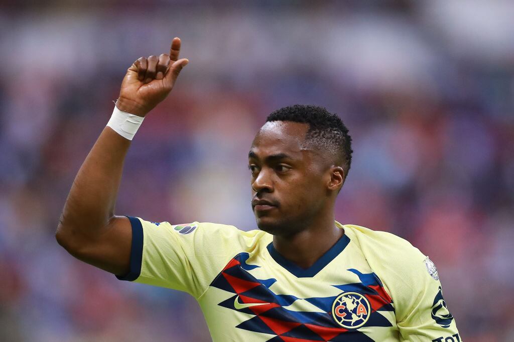 Renato Ibarra jugando por el Club América