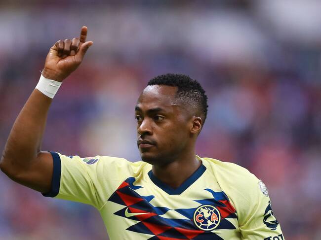 Renato Ibarra jugando por el Club América