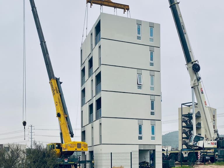 Se construyó en apenas un día: así es el Edificio Momentum de seis pisos que se instaló en Pudahuel