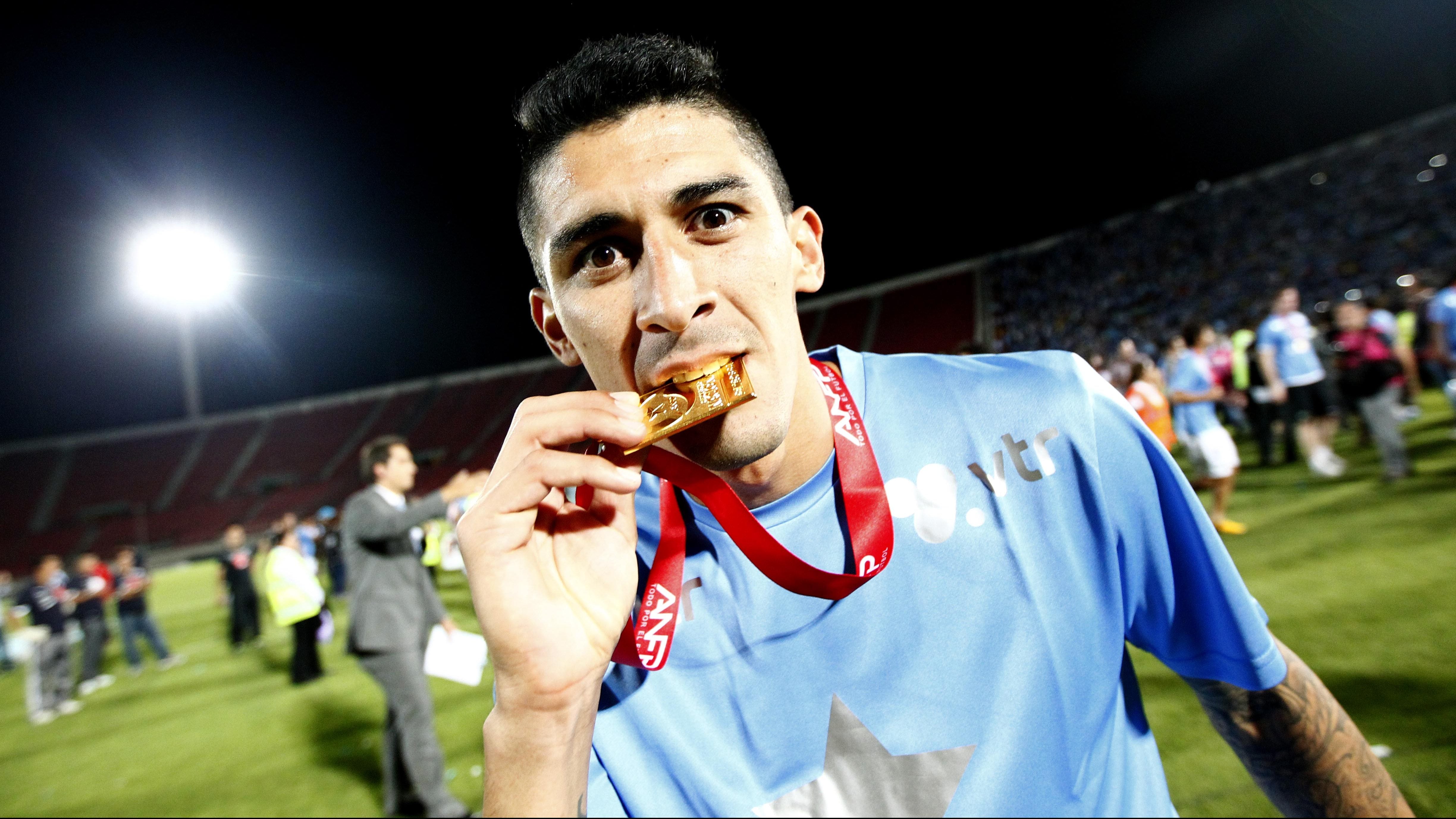 10 de Diciembre de 2013/SANTIAGO.Pablo Hernandez, durante el partido valido por la final del Campeonato de Apertura 2013-2014, entre Universidad Catolica vs O'Higgins jugado en el estadio Nacional.
FOTO: JAVIER VALDES LARRONDO /AGENCIAUNO