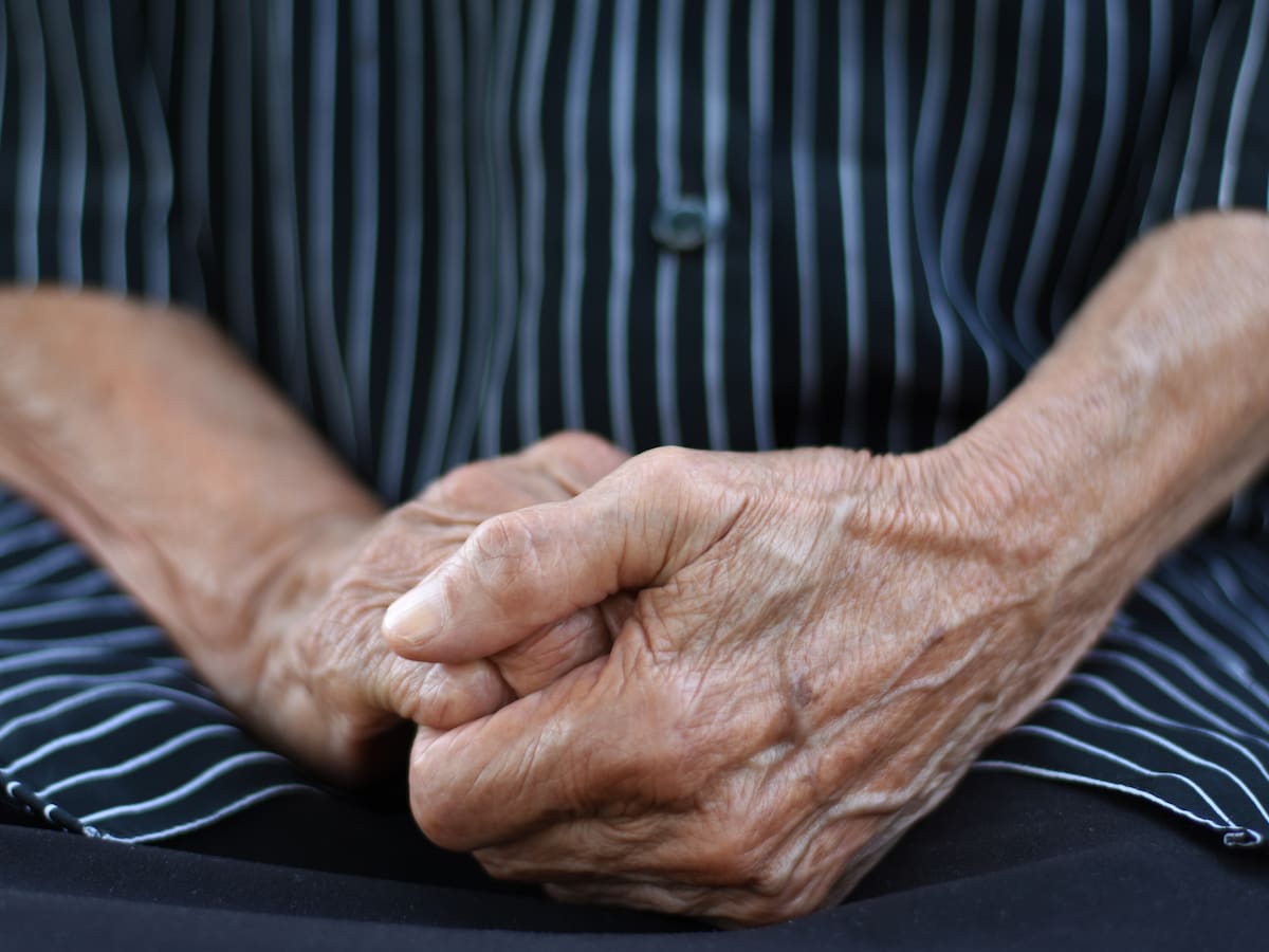 Soledad silenciosa: la mitad de los adultos mayores en Chile se siente abandonado