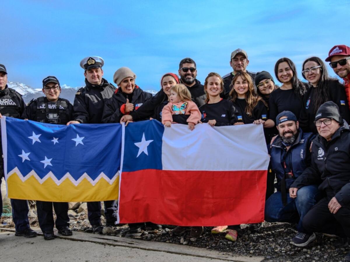 Bárbara Hernández completa otra hazaña: logra el nado más largo de la historia en Puerto Natales