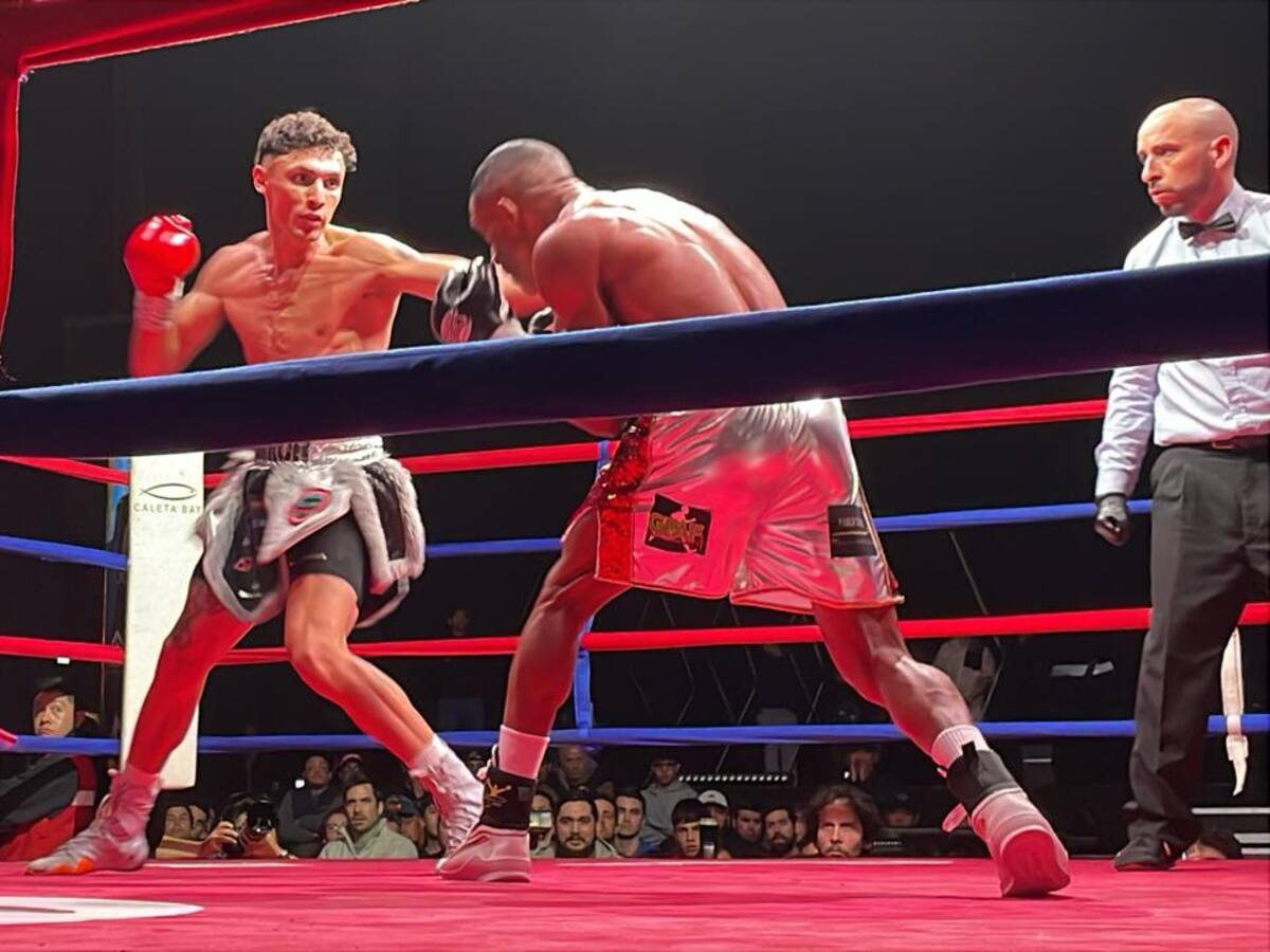 Junior Cruzat se queda con el título mundial de boxeo Súper Pluma en Puerto Montt