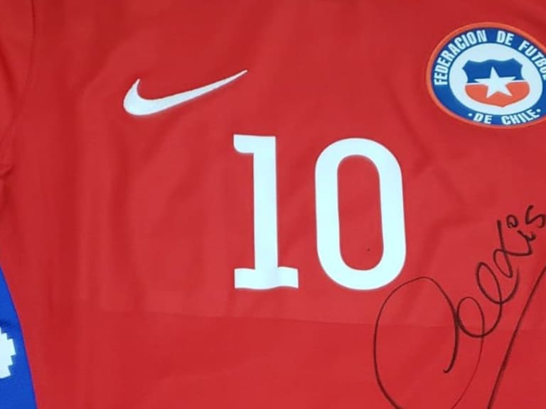 Participa en la subasta solidaria de ADN por el Día del Niño y llévate la camiseta de Alexis Sánchez
