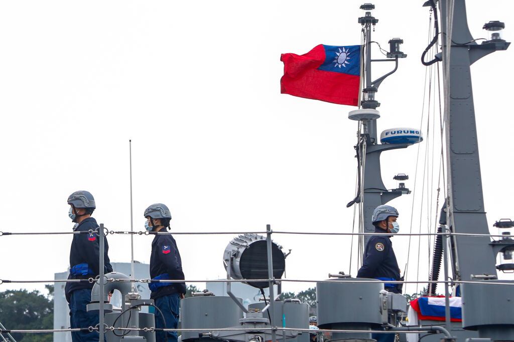 Un navío taiwanés realiza ejercicios militares ante las costas de la isla