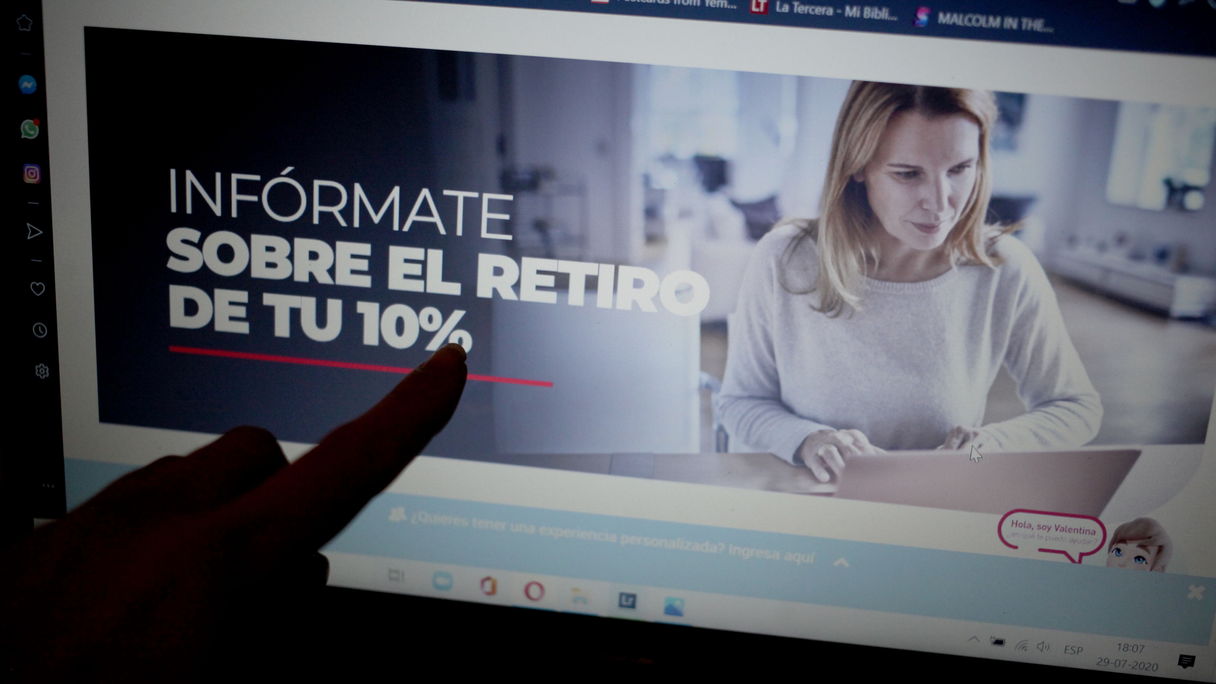 29 DE JULIO DE 2020/SANTIAGO
Pagina web de AFP Habitad informa en el marco de cumplirse el plazo para comenzar el retiro del 10% de los fondos previcionales.
FOTO: AILEN DÕAZ/AGENCIAUNO