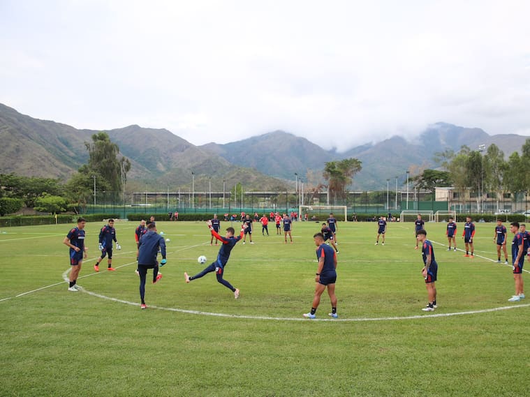 Entrenamiento de la U en Venezuela | X: Universidad de Chile