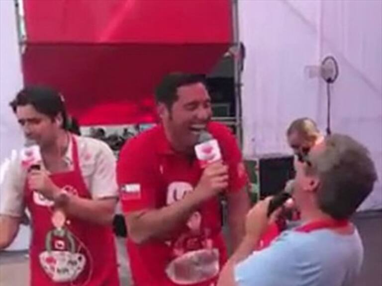 Entregan sorprendente donación por pegajosa risa de un minuto de Viñuela y Saavedra