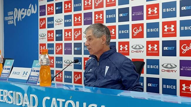 Ariel Holan mira con precaución la "visita" de la UC a Unión Española: "No tiene los puntos que debería tener"