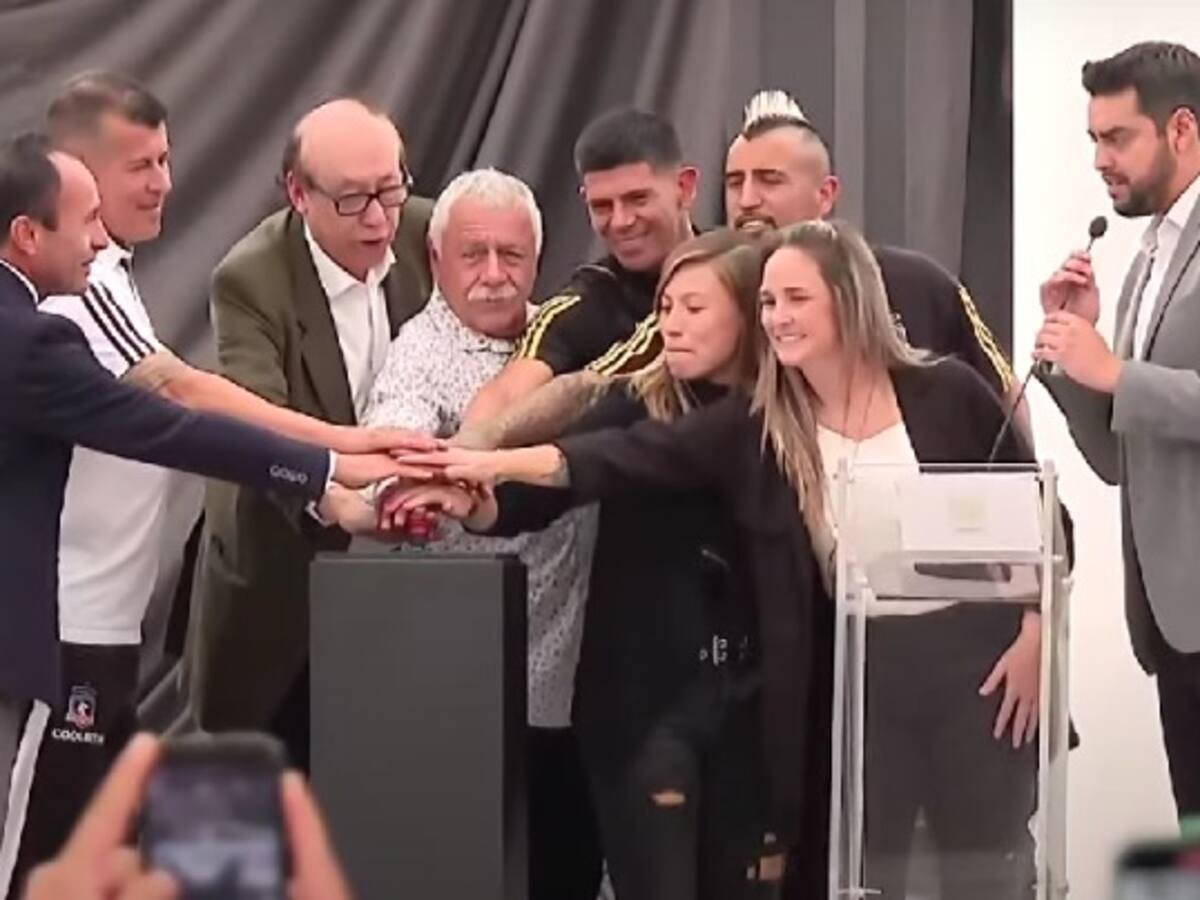 En ceremonia por los 99 años: Colo Colo presenta un contador de días en el Monumental de cara al centenario