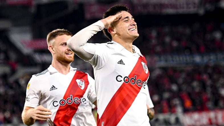 Pibe goleador: a Pablo Solari se le abre el arco y anota sus dos primeros goles con River Plate