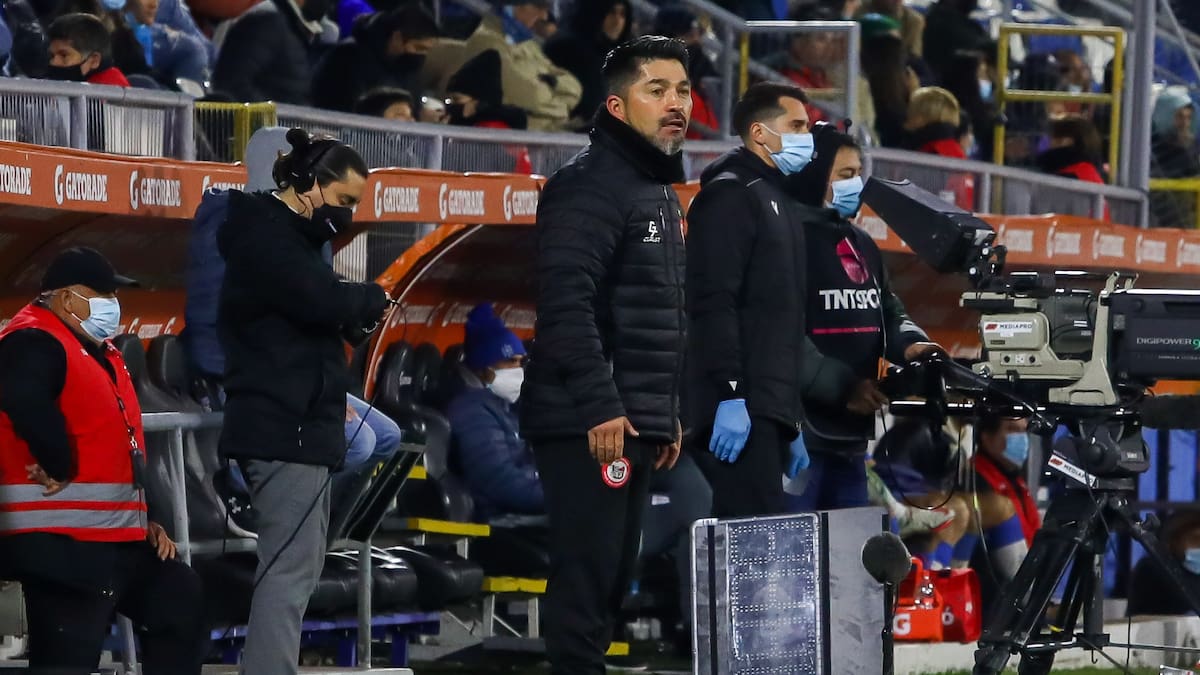 Cae un nuevo técnico en el fútbol chileno: “Los resultados no acompañaron”