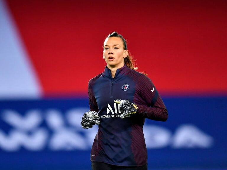 PARIS, FRANCE - NOVEMBER 20: Christiane Endler of Paris Saint-Germain warms up before the D1 Arkema match between Paris Saint Germain and Lyon at Parc des Princes on November 20, 2020 in Paris, France. (Photo by Aurelien Meunier - PSG/PSG via Getty Images)