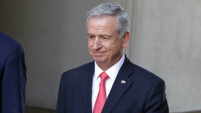 28 DE OCTUBRE DE 2019/SANTIAGOEl ex ministro de Hacienda Felipe Larraín, se retira de La Moneda tras el cambio de Gabinete
FOTO: FRANCISCO CASTILLO/AGENCIAUNO