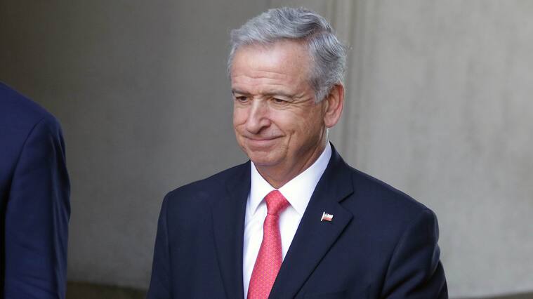28 DE OCTUBRE DE 2019/SANTIAGOEl ex ministro de Hacienda Felipe Larraín, se retira de La Moneda tras el cambio de Gabinete
FOTO: FRANCISCO CASTILLO/AGENCIAUNO