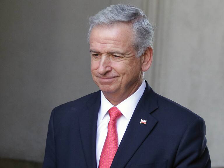 28 DE OCTUBRE DE 2019/SANTIAGOEl ex ministro de Hacienda Felipe Larraín, se retira de La Moneda tras el cambio de Gabinete
FOTO: FRANCISCO CASTILLO/AGENCIAUNO