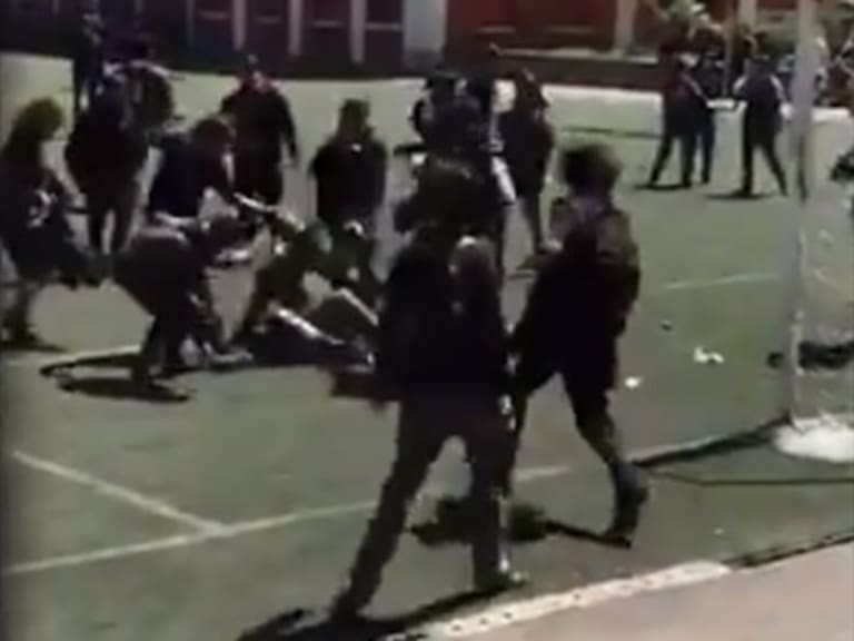 Revelan imágenes de agresión de estudiantes del INBA a carabineros