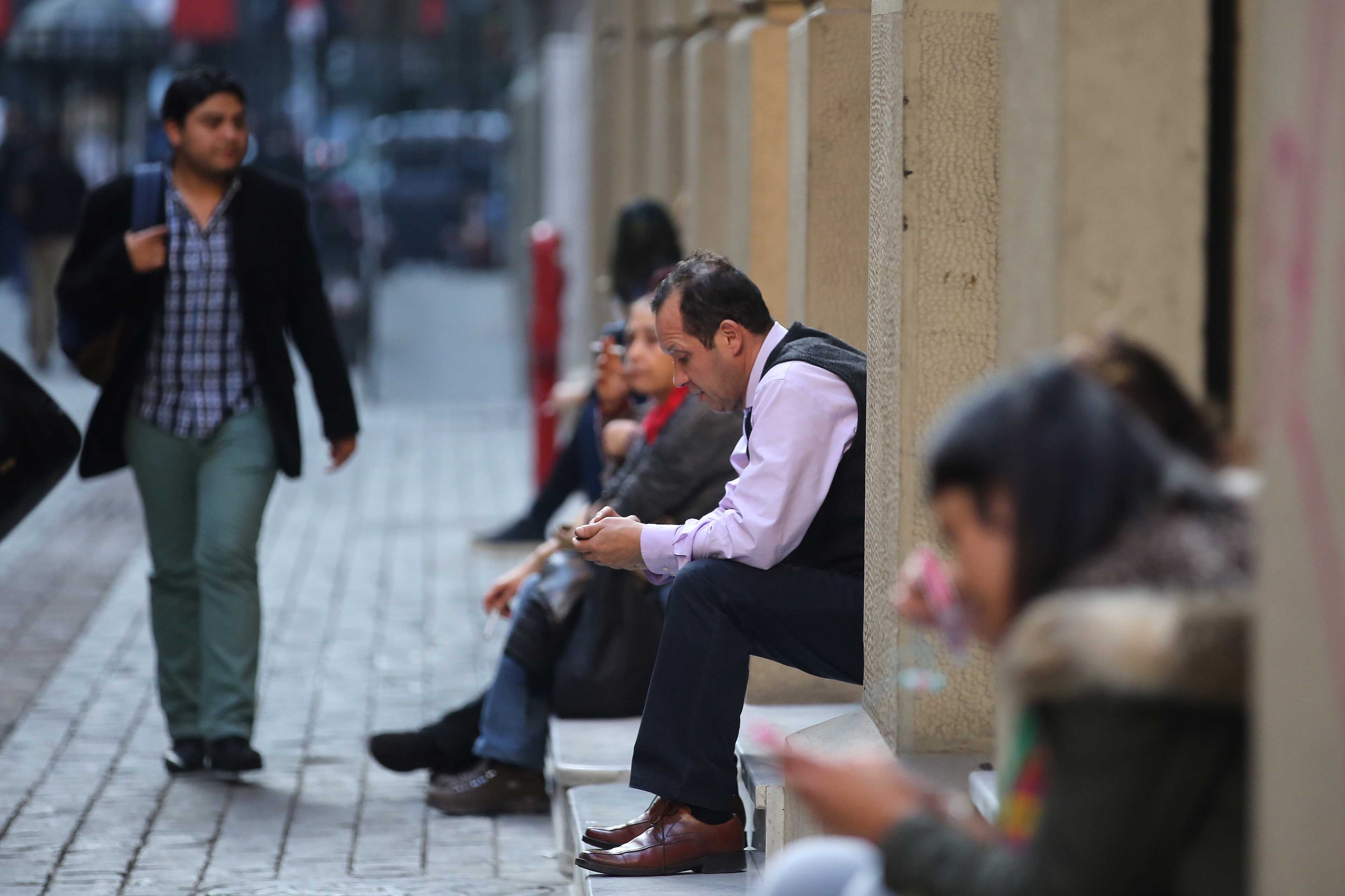 Desempleo en Chile vuelve a subir y llega a 9,6%: los motivos del alza