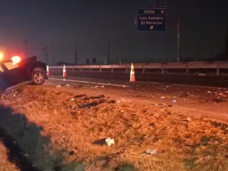 Choque y volcamiento en Ruta 5 Sur deja tres lesionados