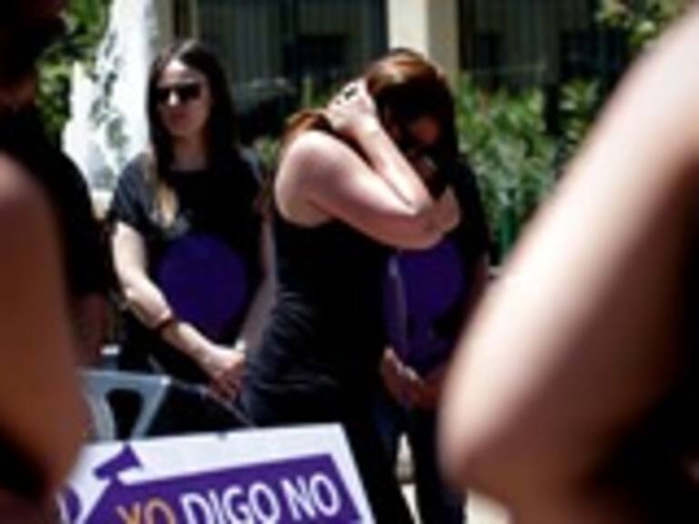 Por qué las mismas palabras despectivas hacia las mujeres destacan cualidades positivas en hombres