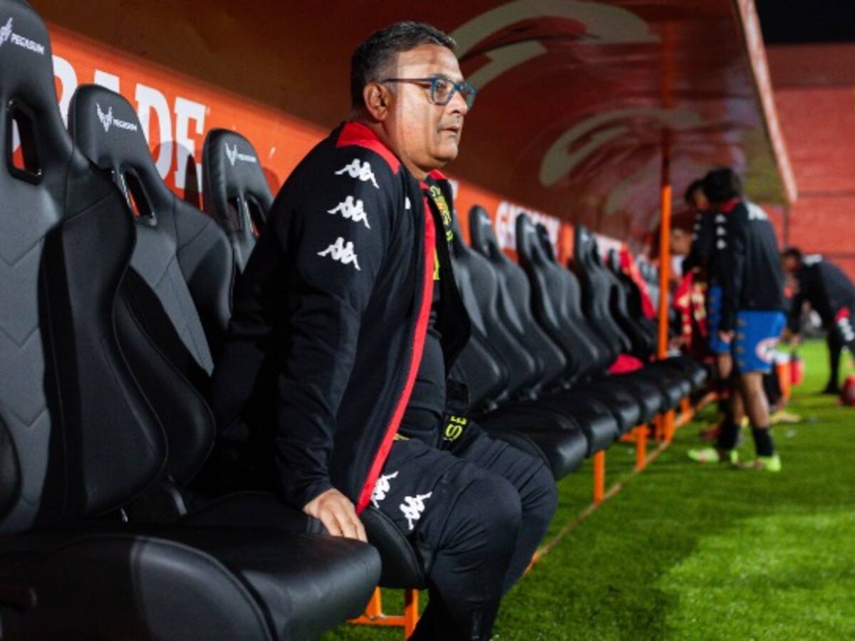 Ronald Fuentes aborda críticas contra el Santa Laura: «Ya no hay más conciertos, la cancha se dejará para el fútbol profesional»