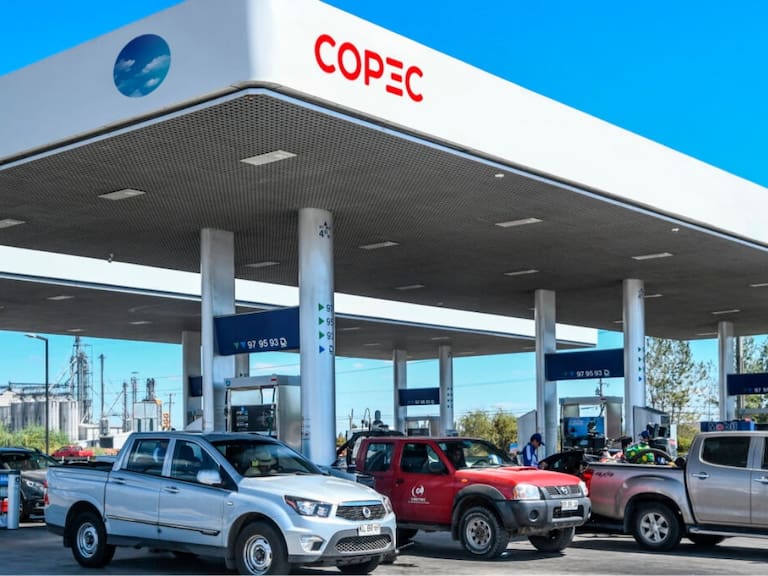 Polémica en Copec de Providencia: acusan a funcionario de pedir a pareja lésbica que no se besara