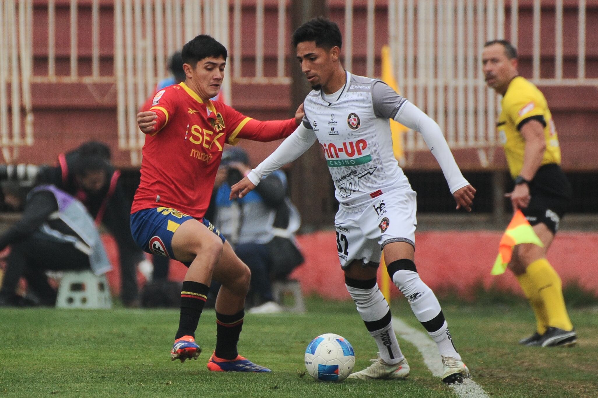 Unión Española sufre en demasía y termina rescatando un sufrido empate frente a Deportes Limache
