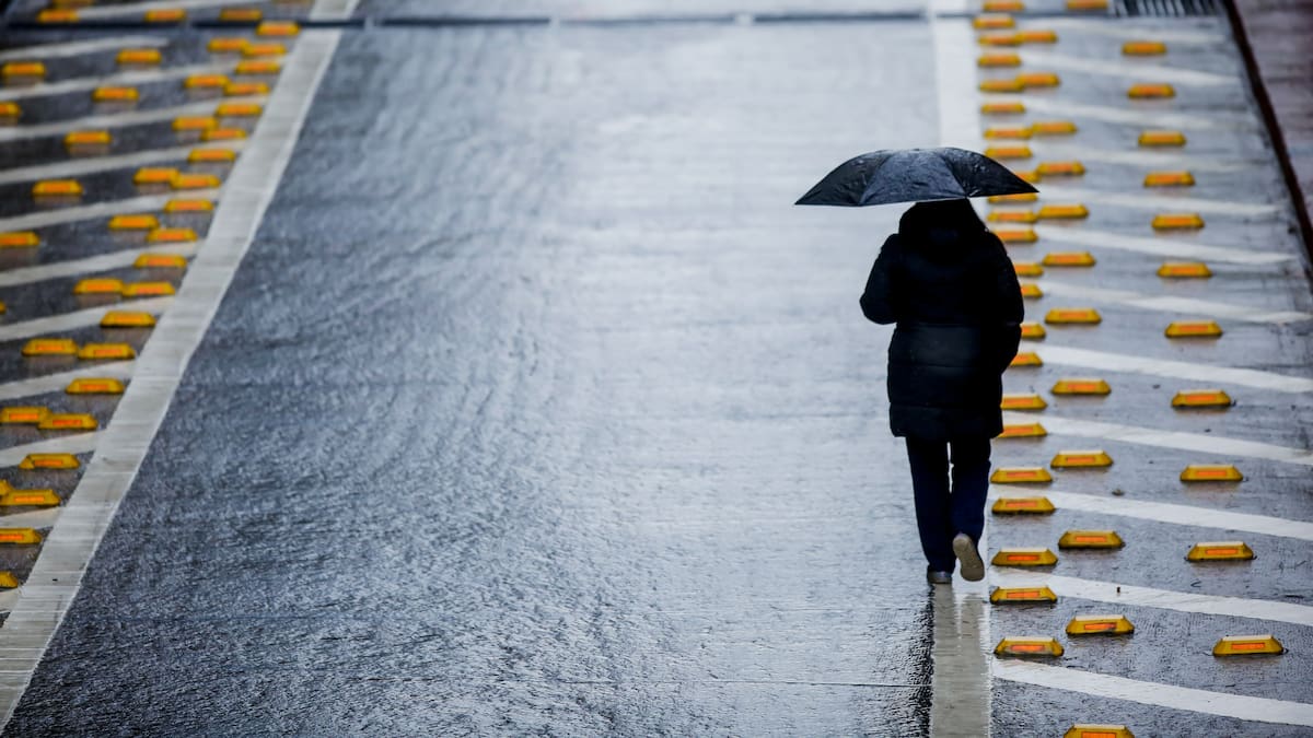 Vuelve la lluvia a Santiago este lunes: revisa los horarios clave y cuánto podría precipitar en la Región Metropolitana