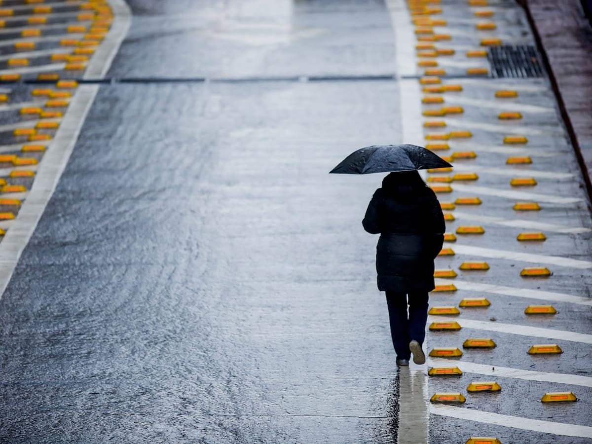 Vuelve la lluvia a Santiago este lunes: revisa los horarios clave y cuánto podría precipitar en la Región Metropolitana