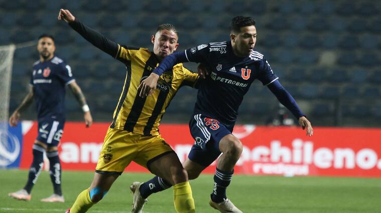 01 DE JULIO DE 2021/RANCAGUAMario Sandoval (d), durante el partido valido por la ida de los octavos de final de la Copa Chile 2021, entre Universidad de Chile y Fernandez Vial, disputado en el Estadio El Teniente de Rancagua.
FOTO: BYRON PEREZ CARVAJAL/AGENCIAUNO