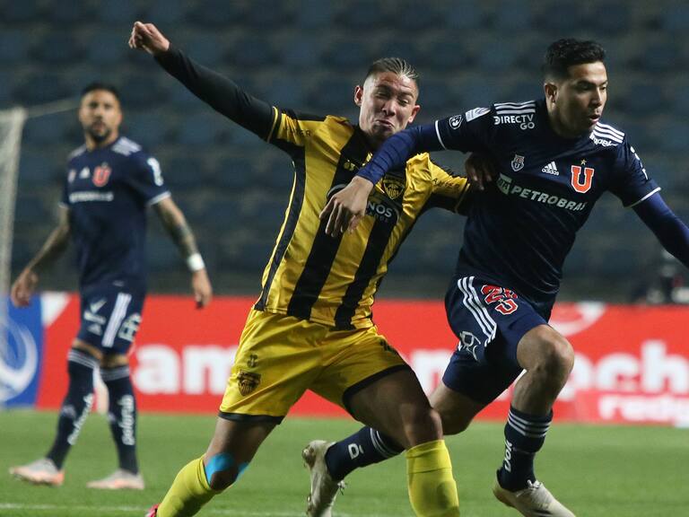01 DE JULIO DE 2021/RANCAGUAMario Sandoval (d), durante el partido valido por la ida de los octavos de final de la Copa Chile 2021, entre Universidad de Chile y Fernandez Vial, disputado en el Estadio El Teniente de Rancagua.
FOTO: BYRON PEREZ CARVAJAL/AGENCIAUNO