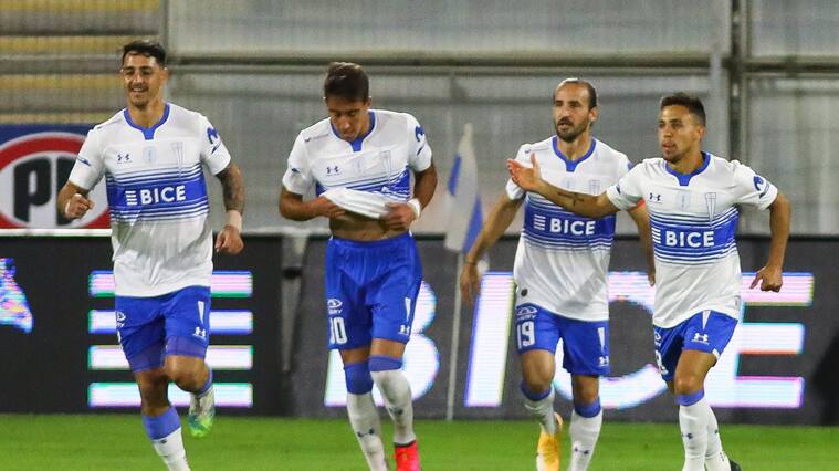 16 DE ABRIL DE 2021/SANTIAGOEl jugador Diego Buonanotte (d) marca el uno a cero frente a Curico Unido , durante el partido valido por la cuarta fecha del Campeonato Nacional AFP PlanVital 2021, entre Universidad Catlica y Curico Unido, disputado en el Estadio San Carlos de Apoquindo.
FOTO: SEBASTIAN ORIA/AGENCIAUNO