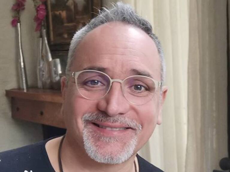 Lucho Jara le dedicó romántico mensaje a su esposa: «Hoy, 1 de octubre, nos dimos el primer beso hace 29 años»