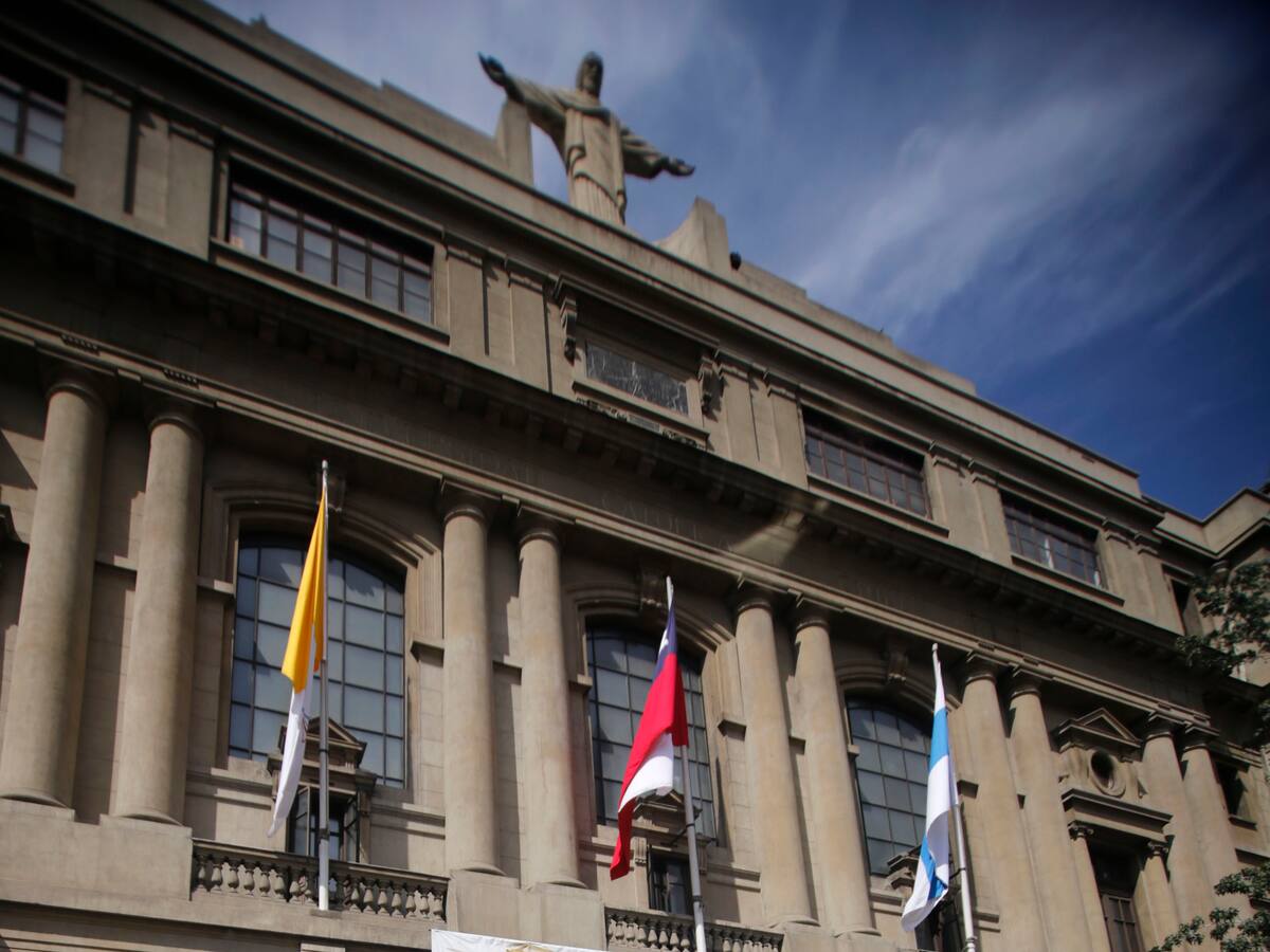 Universidad de Chile y Universidad Católica anuncian suspensión de clases presenciales por coronavirus