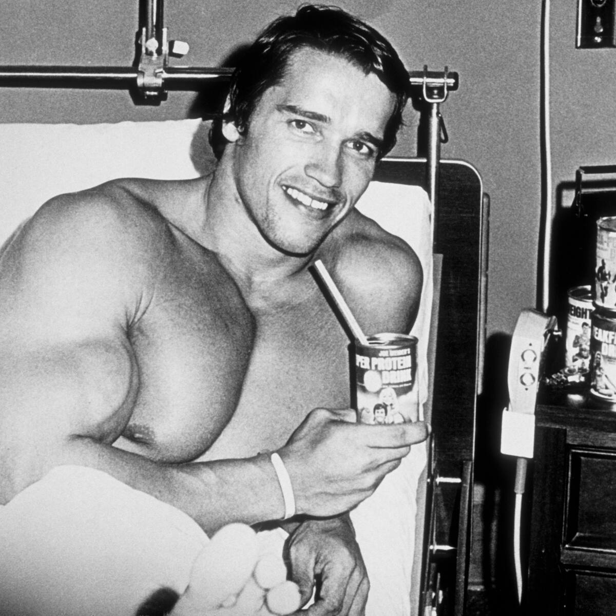 Sin gimnasio y sin máquinas: El entrenamiento exprés de Arnold Schwarzenegger en solo 20 minutos