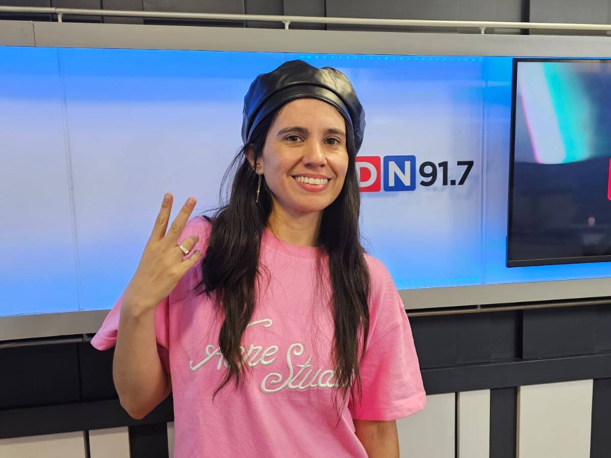 Javiera Mena vuelve al Teatro Municipal de Santiago: “Siempre he sido rata del estudio y el vivo ha sido paralelo”