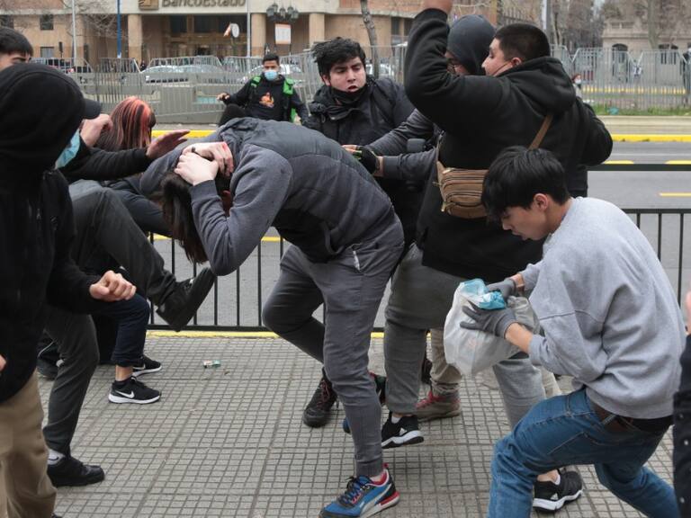 Transversal condena: las reacciones que dejó la agresión a Simón Boric