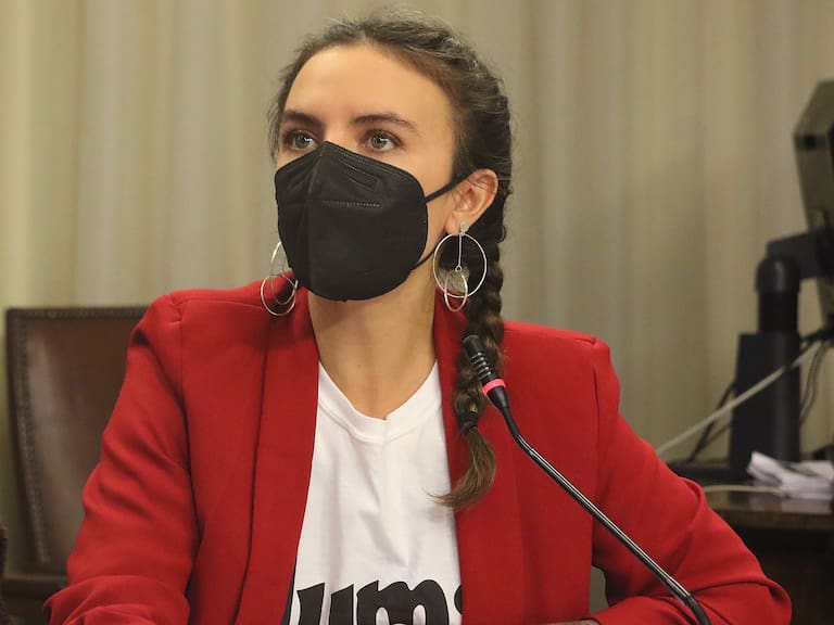 Camila Vallejo y el nuevo gobierno: «Tenemos que empujar paradigmas y eso no se hace de la noche a la mañana»