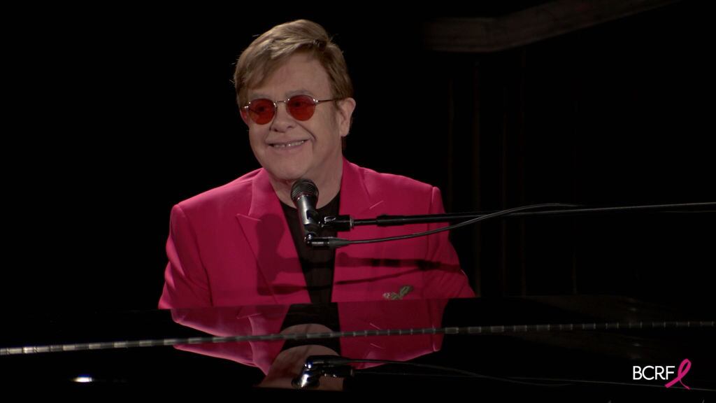 Elton John pospone gira para 2023.