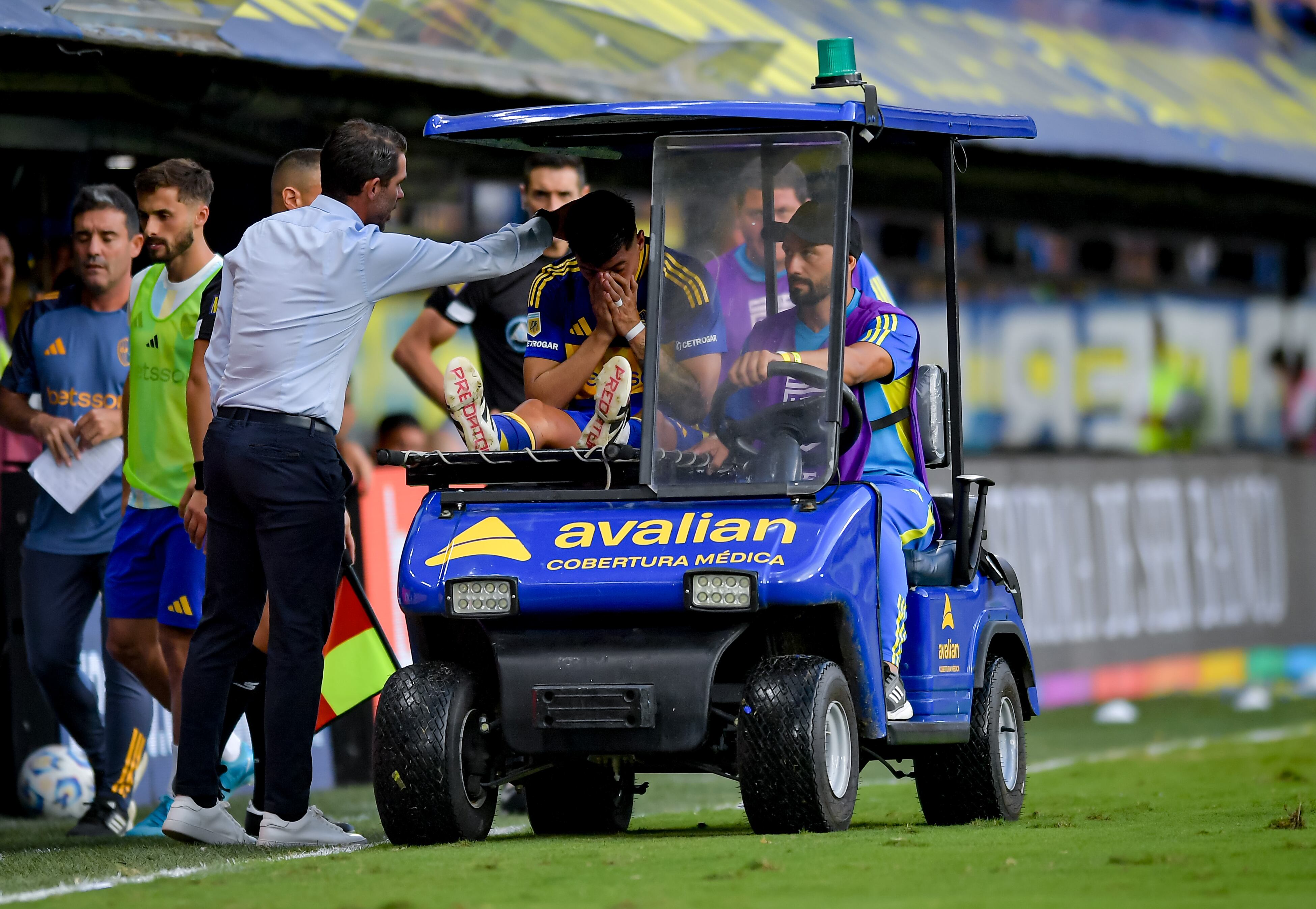 Williams Alarcón salió lesionado, y llorando, en el duelo de Boca ante Defensa y Justicia | Getty Images