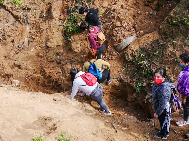 05 DE AGOSTO DE 2020 / VILLA ALEMANAPersonas realizan búsqueda de joven desaparecida, Ambar Cornejo, en el sector de Covadonga en Peñablanca
FOTO: SANTIAGO MORALES / AGENCIAUNO