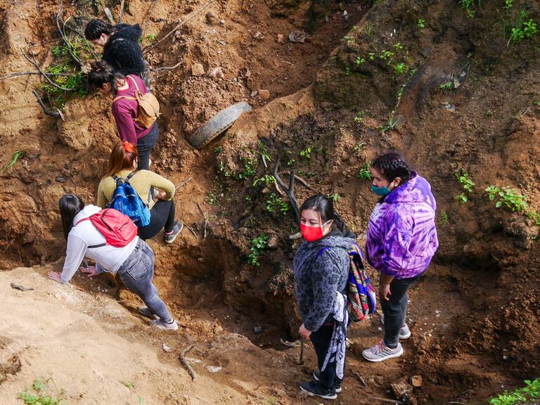 05 DE AGOSTO DE 2020 / VILLA ALEMANAPersonas realizan búsqueda de joven desaparecida, Ambar Cornejo, en el sector de Covadonga en Peñablanca
FOTO: SANTIAGO MORALES / AGENCIAUNO